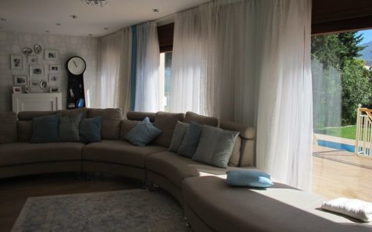 Villa de 6 dormitorios en Nueva Andalucia