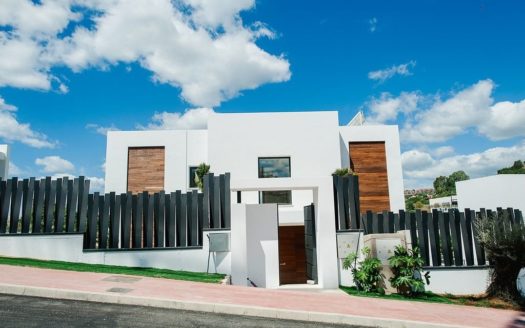Villa de 5 dormitorios en Nueva Andalucia