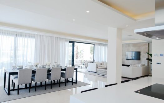 Villa de 5 dormitorios en Nueva Andalucia