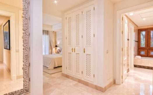 Apartamento de 3 dormitorios en Nueva Andalucia