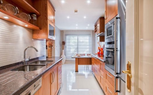 Apartamento de 3 dormitorios en Nueva Andalucia