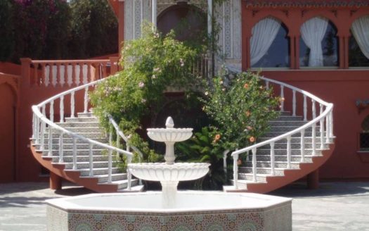 Villa de 8 dormitorios en Milla de Oro