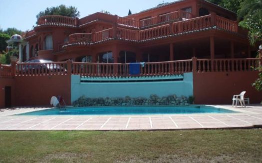 Villa de 8 dormitorios en Milla de Oro