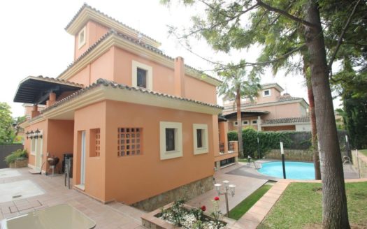 5 bedrooms Villa in Los Monteros