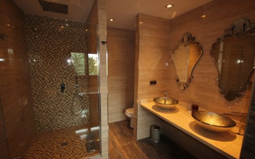 5 bedrooms Villa in Los Monteros