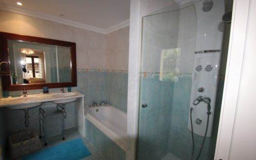 5 bedrooms Villa in Los Monteros