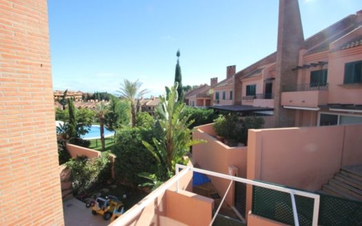 Adosado de 6 dormitorios en Los Monteros