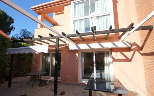 Adosado de 6 dormitorios en Los Monteros