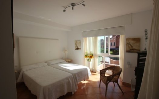 Adosado de 6 dormitorios en Los Monteros