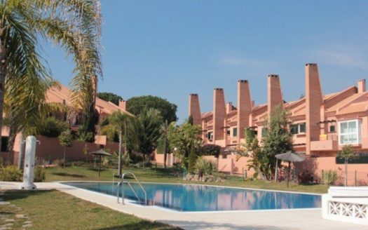 Adosado de 6 dormitorios en Los Monteros