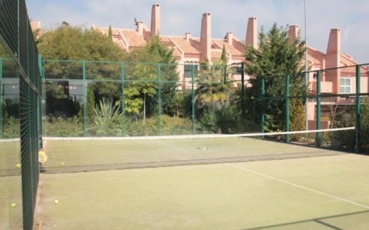 Adosado de 6 dormitorios en Los Monteros