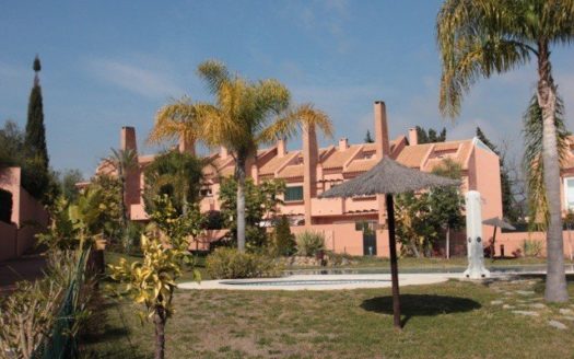 Adosado de 6 dormitorios en Los Monteros