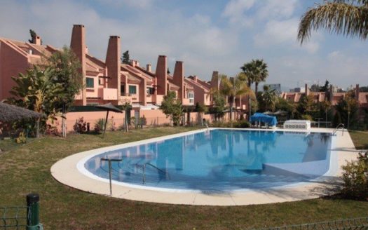 Adosado de 6 dormitorios en Los Monteros