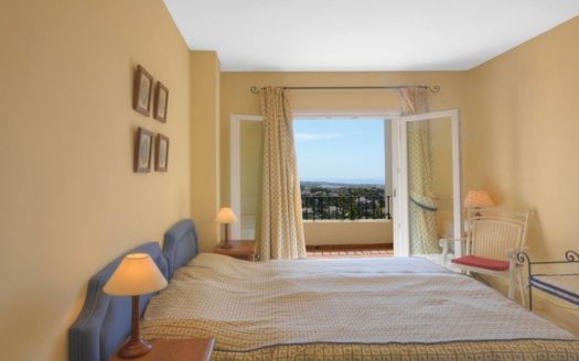 Adosado de 3 dormitorios en  Benahavis