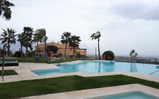 Apartamento de 2 dormitorios en  Benahavis