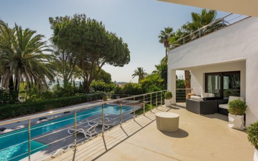 Villa de 5 dormitorios en Nueva Andalucia