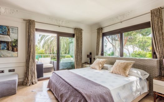 Villa de 5 dormitorios en Nueva Andalucia