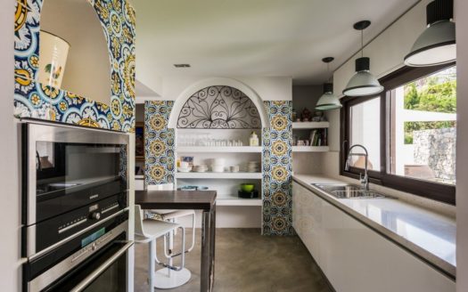 Villa de 5 dormitorios en Nueva Andalucia