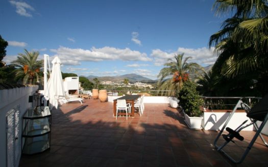 Villa de 5 dormitorios en Nueva Andalucia