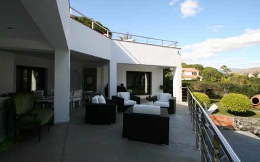 Villa de 5 dormitorios en Nueva Andalucia