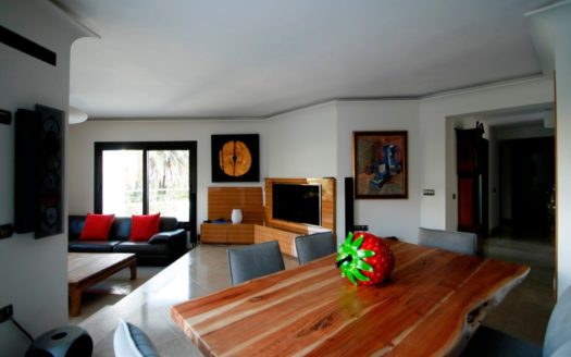 Villa de 5 dormitorios en Nueva Andalucia