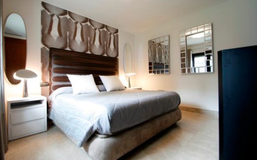 Villa de 5 dormitorios en Nueva Andalucia