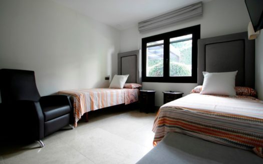 Villa de 5 dormitorios en Nueva Andalucia