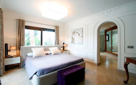 Villa de 5 dormitorios en Nueva Andalucia