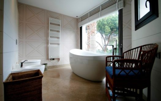 Villa de 5 dormitorios en Nueva Andalucia