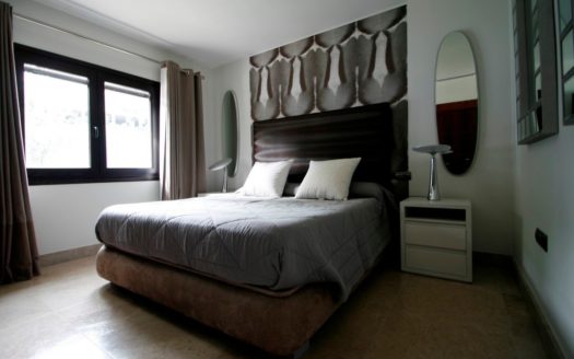 Villa de 5 dormitorios en Nueva Andalucia