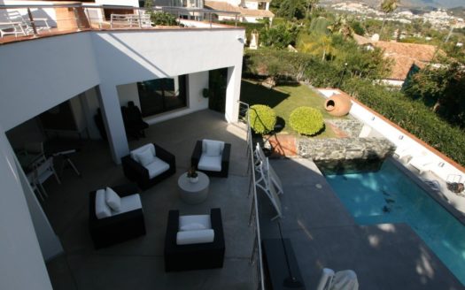 Villa de 5 dormitorios en Nueva Andalucia