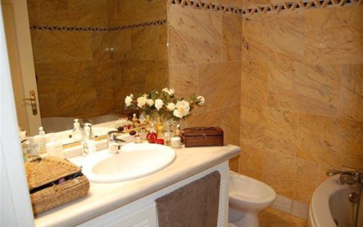 2 bedrooms Apartment in Nueva Andalucia