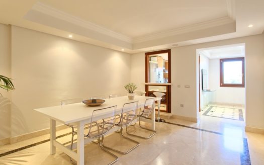 Ático de 3 dormitorios en Nueva Milla de Oro