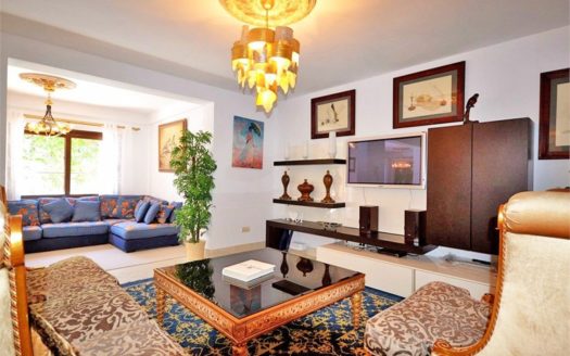 Villa de 4 dormitorios en Nueva Milla de Oro