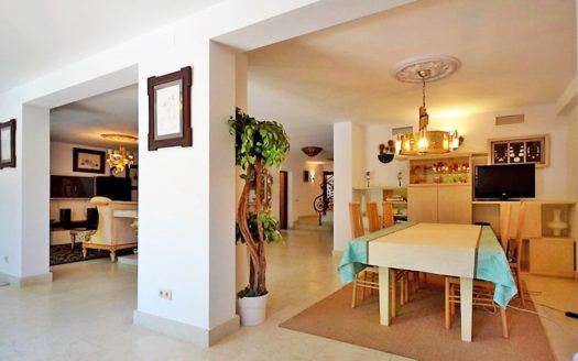 Villa de 4 dormitorios en Nueva Milla de Oro