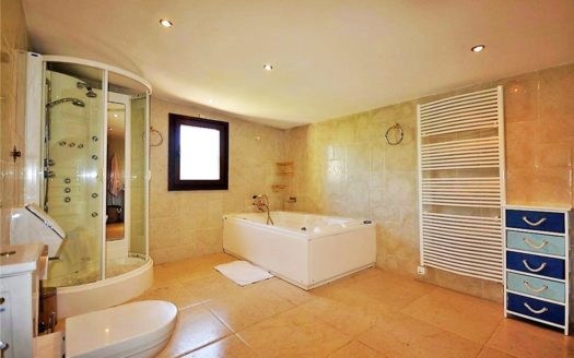 Villa de 4 dormitorios en Nueva Milla de Oro