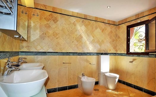 Villa de 4 dormitorios en Nueva Milla de Oro