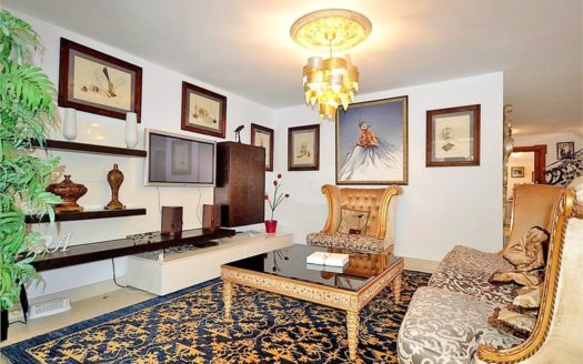 Villa de 4 dormitorios en Nueva Milla de Oro