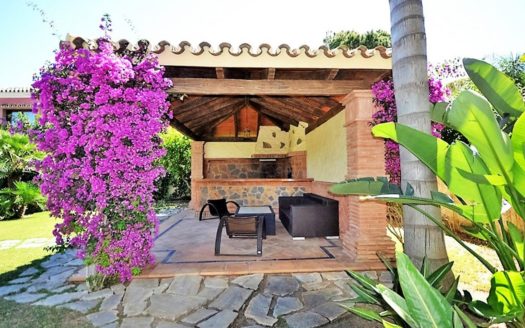 Villa de 4 dormitorios en Nueva Milla de Oro