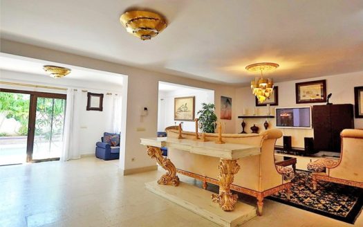 Villa de 4 dormitorios en Nueva Milla de Oro