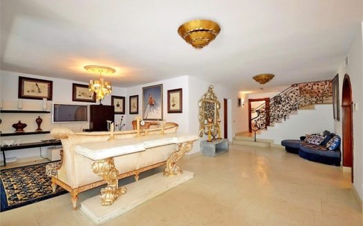 Villa de 4 dormitorios en Nueva Milla de Oro