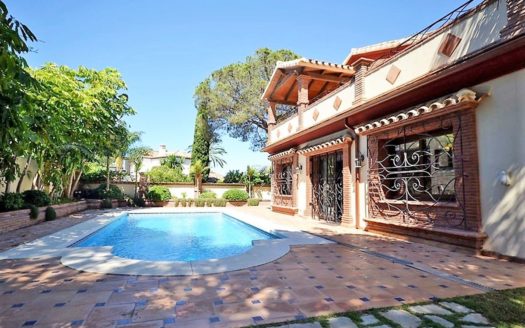 Villa de 4 dormitorios en Nueva Milla de Oro