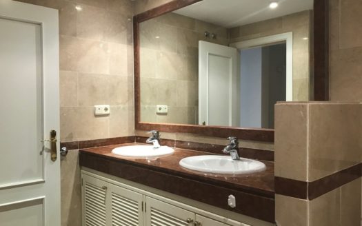 Apartamento de 2 dormitorios en Elviria