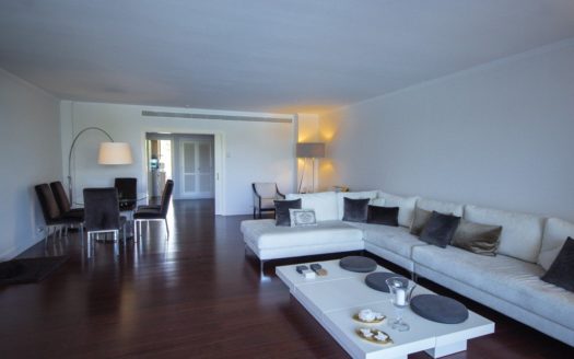 4 bedrooms Apartment in Nueva Andalucia