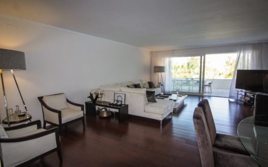 4 bedrooms Apartment in Nueva Andalucia