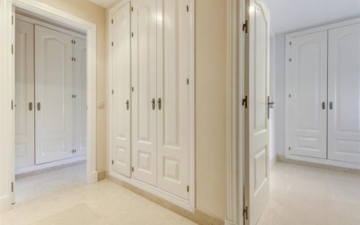 3 bedrooms Apartment in Benahavis