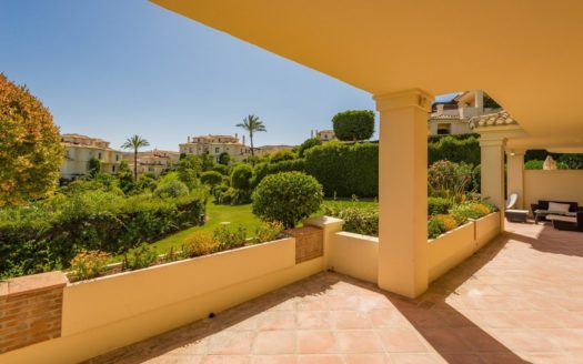Apartamento de 2 dormitorios en  Benahavis