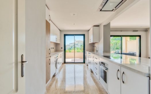 Apartamento de 2 dormitorios en  Benahavis