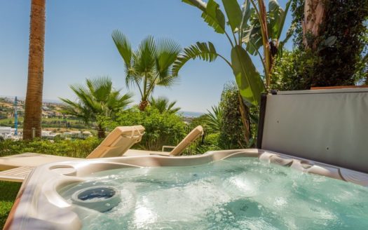 Apartamento de 2 dormitorios en  Benahavis