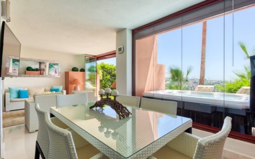 Apartamento de 2 dormitorios en  Benahavis